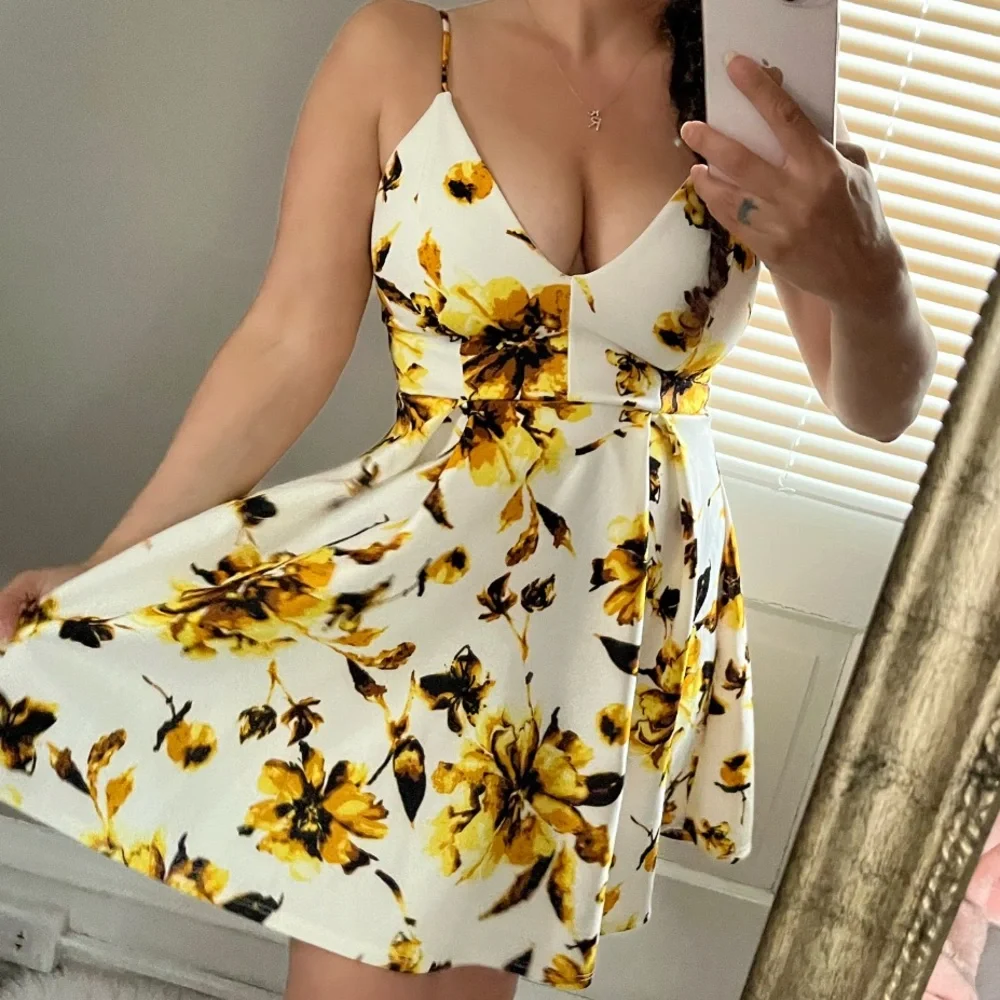 Fashion Nova summer dress date night outdoor event sexy cute pretty xs - Picture 5 of 5
